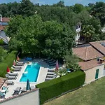House In With Balcony, Air Conditioning, Wifi, Washing Machine *