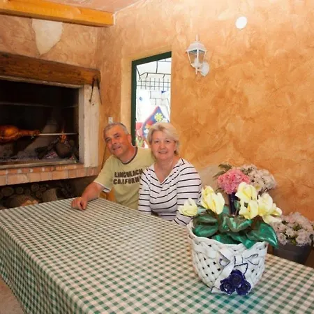 Vikendica House In With Balcony, Air Conditioning, Wifi, Washing Machine