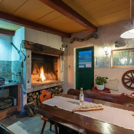 House In With Balcony, Air Conditioning, Wifi, Washing Machine Πόρετς