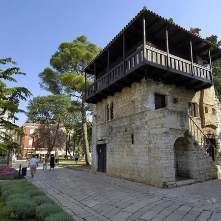 House In With Balcony, Air Conditioning, Wifi, Washing Machine Vikendica *