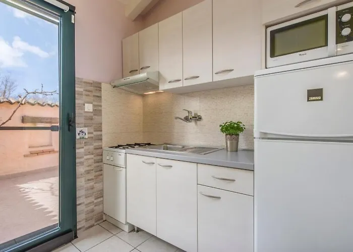 House In With Balcony, Air Conditioning, Wifi, Washing Machine Σπίτι διακοπών *