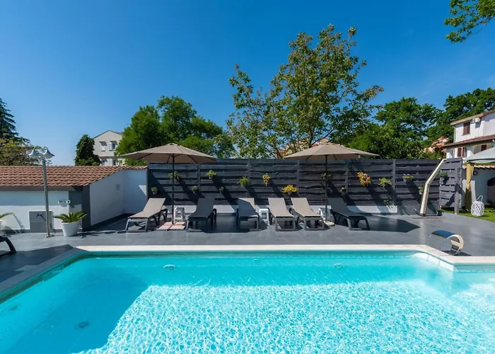 House In With Balcony, Air Conditioning, Wifi, Washing Machine *