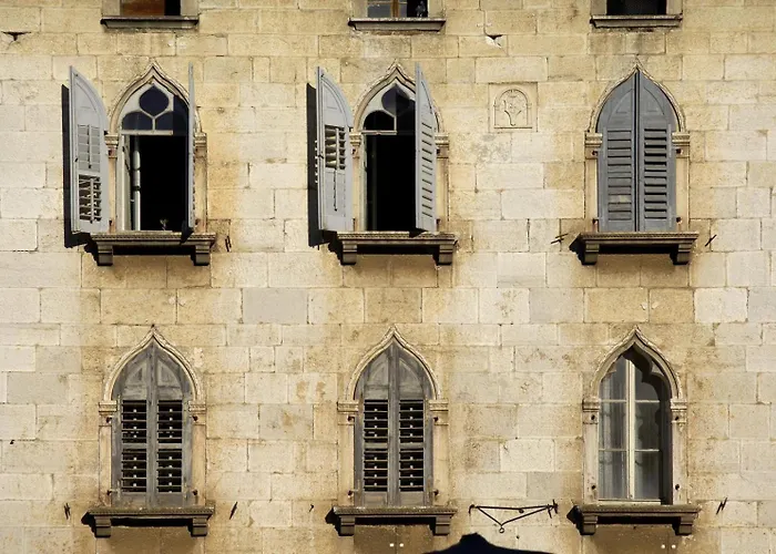 House In With Balcony, Air Conditioning, Wifi, Washing Machine Σπίτι διακοπών *