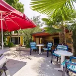 House In With Balcony, Air Conditioning, Wifi, Washing Machine Сasa de vacaciones Poreč