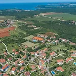 House In With Balcony, Air Conditioning, Wifi, Washing Machine Сasa de vacaciones Poreč