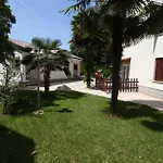 Vakantiehuis House In With Balcony, Air Conditioning, Wifi, Washing Machine *