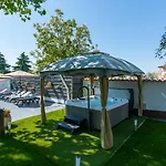 House In With Balcony, Air Conditioning, Wifi, Washing Machine Vakantiehuis