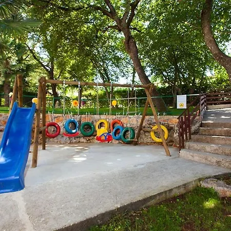 House In With Balcony, Air Conditioning, Wifi, Washing Machine Feriehus Poreč