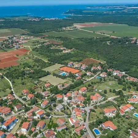 House In With Balcony, Air Conditioning, Wifi, Washing Machine Feriehus Poreč