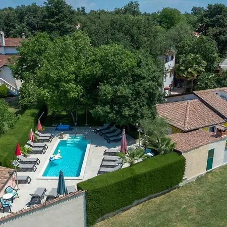 House In With Balcony, Air Conditioning, Wifi, Washing Machine *