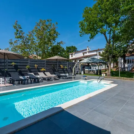 House In With Balcony, Air Conditioning, Wifi, Washing Machine Сasa de vacaciones