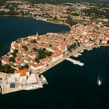 House In With Balcony, Air Conditioning, Wifi, Washing Machine Holiday home *