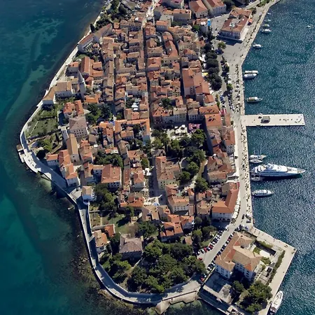 House In With Balcony, Air Conditioning, Wifi, Washing Machine Poreč