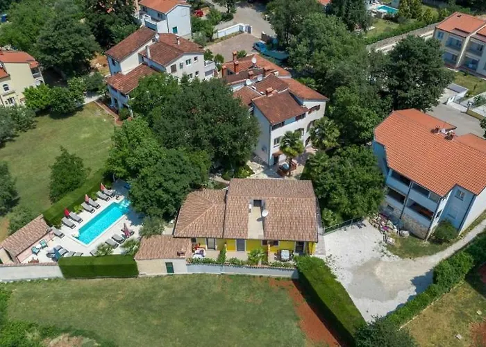 House In With Balcony, Air Conditioning, Wifi, Washing Machine Ferienhaus