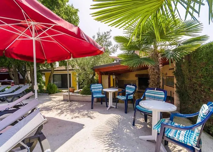 House In With Balcony, Air Conditioning, Wifi, Washing Machine Ferienhaus Poreč