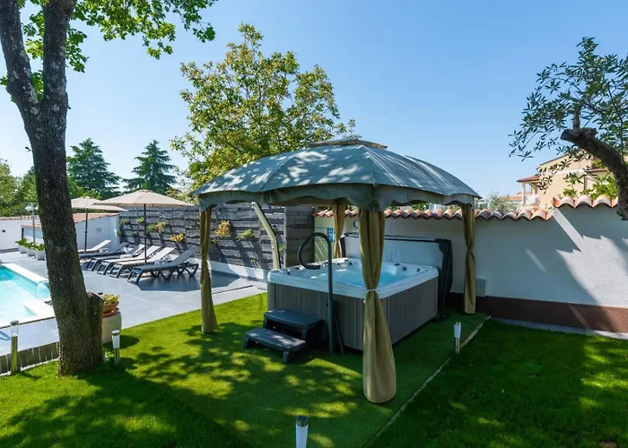 House In With Balcony, Air Conditioning, Wifi, Washing Machine Ferienhaus