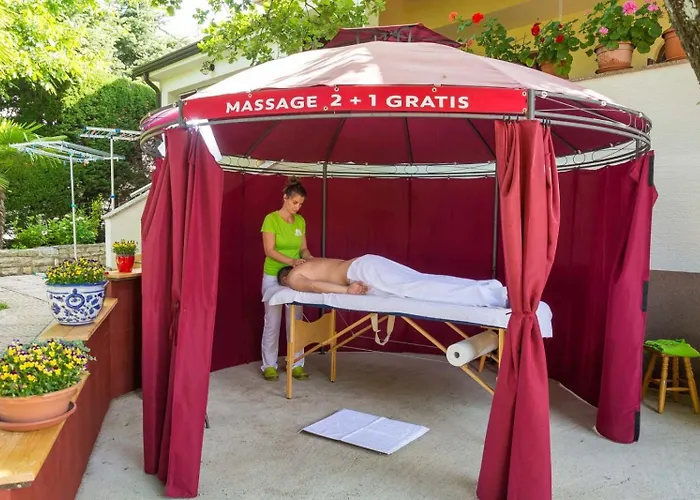 House In With Balcony, Air Conditioning, Wifi, Washing Machine Feriehus *