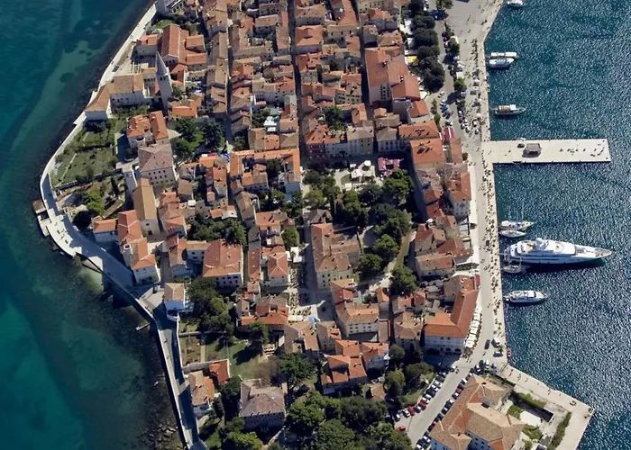 House In With Balcony, Air Conditioning, Wifi, Washing Machine Poreč