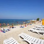 House In With Balcony, Air Conditioning, Wifi, Washing Machine Holiday home Porec