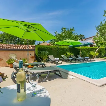 House In With Balcony, Air Conditioning, Wifi, Washing Machine Пореч