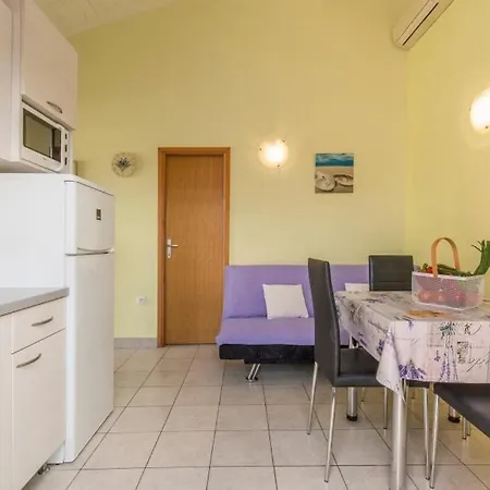 House In With Balcony, Air Conditioning, Wifi, Washing Machine Пореч