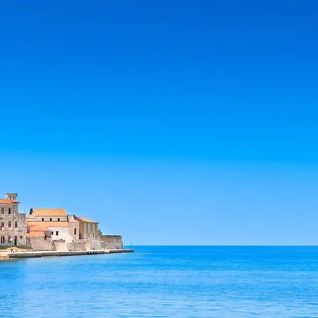 Будинок відпочинку House In With Balcony, Air Conditioning, Wifi, Washing Machine Пореч