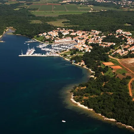 House In With Balcony, Air Conditioning, Wifi, Washing Machine Будинок відпочинку