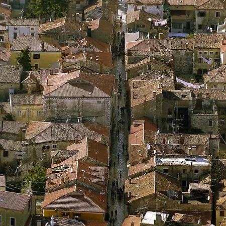 House In With Balcony, Air Conditioning, Wifi, Washing Machine Будинок відпочинку