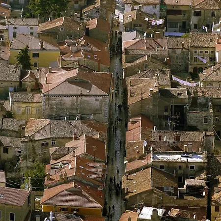 Будинок відпочинку House In With Balcony, Air Conditioning, Wifi, Washing Machine *