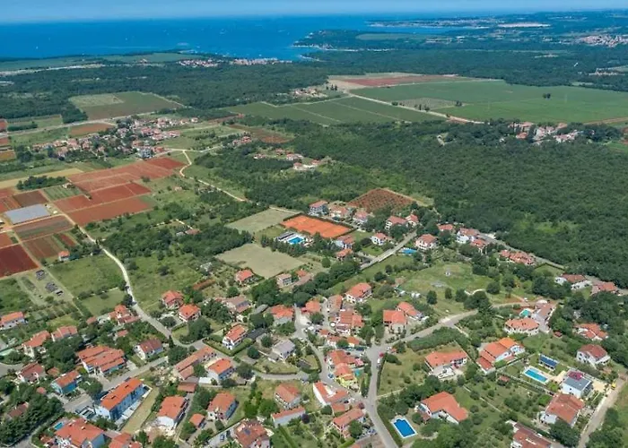 House In With Balcony, Air Conditioning, Wifi, Washing Machine Tatil Evi Poreč