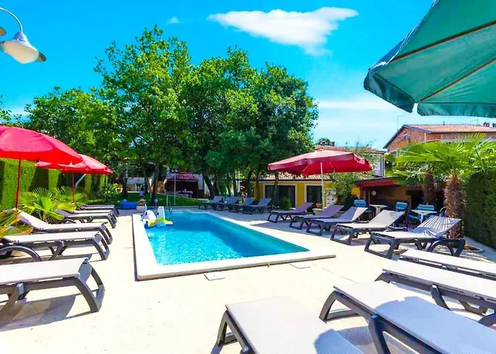 House In With Balcony, Air Conditioning, Wifi, Washing Machine Tatil Evi Poreč